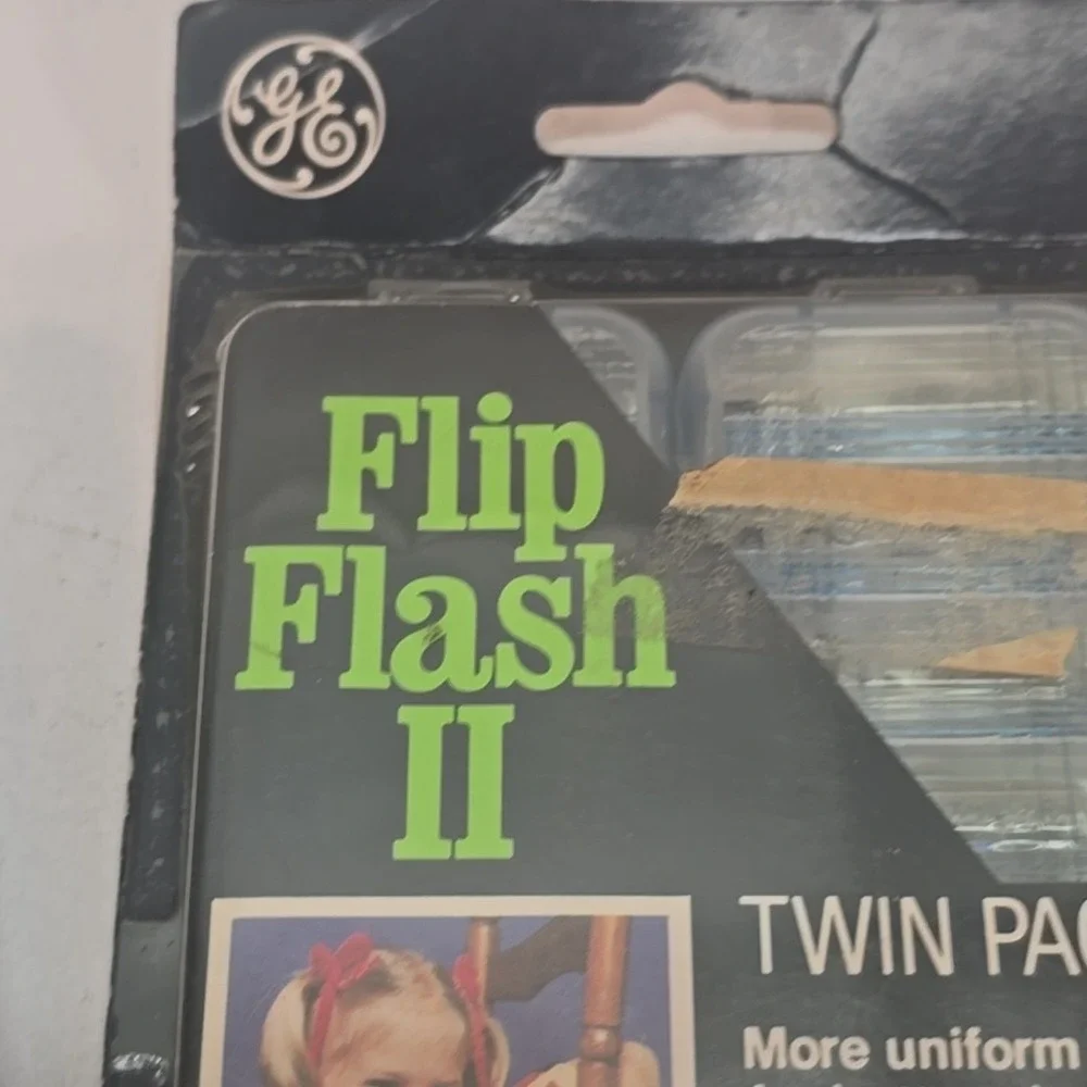 GE Flip Flash II Twin Pack Camera Bulbs 32 Flashes Made In USA NOS Vtg‎
